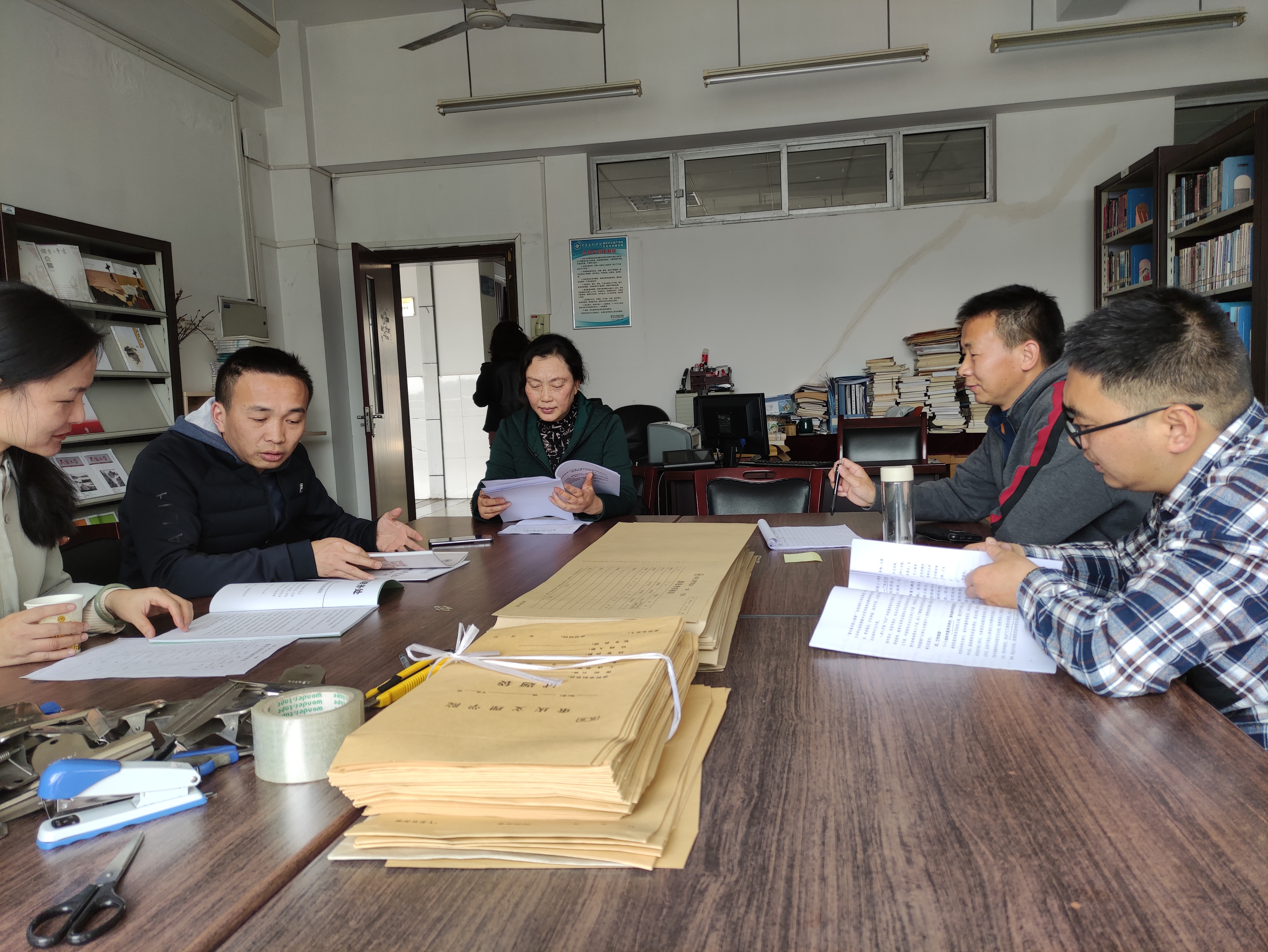 文艺学与比较文学教研室.jpg