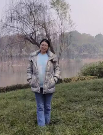 张莉莉_副本.jpg